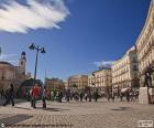 Пуэрта дель Соль является общественной площади в Мадриде, один из самых известных и оживленных мест в городе